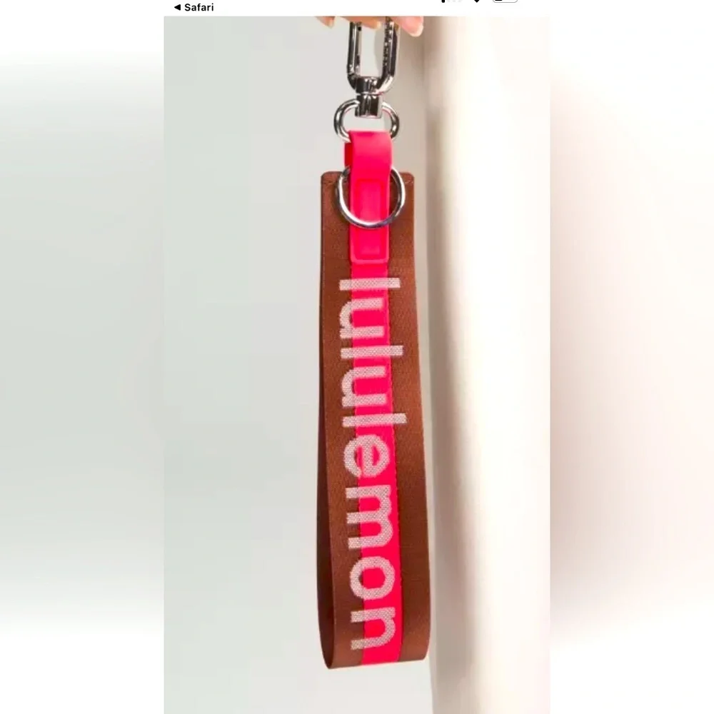 LULULEMON NEVER LOST KEYCHAIN ORANGE AND BROWN COLOR NWT
